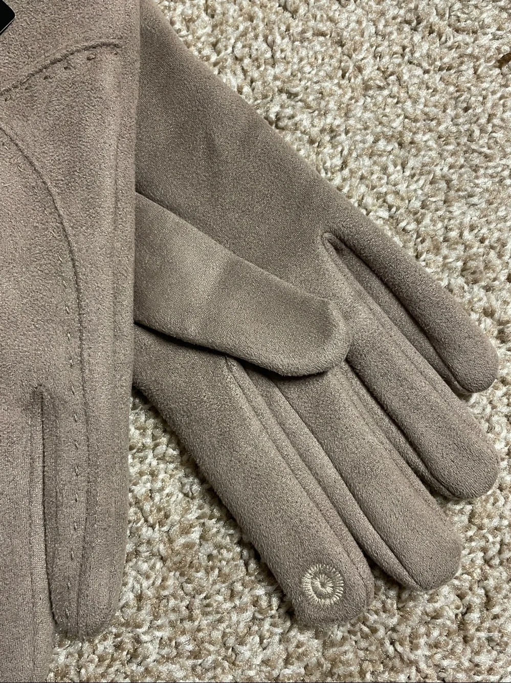 NWT Isotoner Tan Gloves